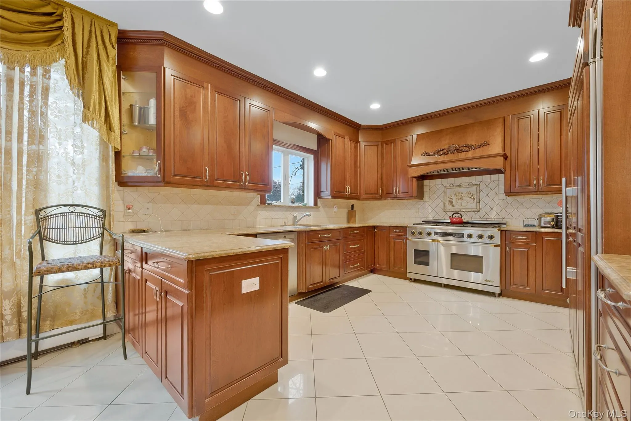 8 Percheron Lane, North Hempstead, NY, 5 Bedrooms Bedrooms, 12 Rooms Rooms,4 BathroomsBathrooms,Residential,For Rent,Percheron,0,982131 8 Percheron Lane, North Hempstead, NY, 5 Bedrooms Bedrooms, 12 Rooms Rooms,4 BathroomsBathrooms,Residential,For Rent,Percheron,0,982131