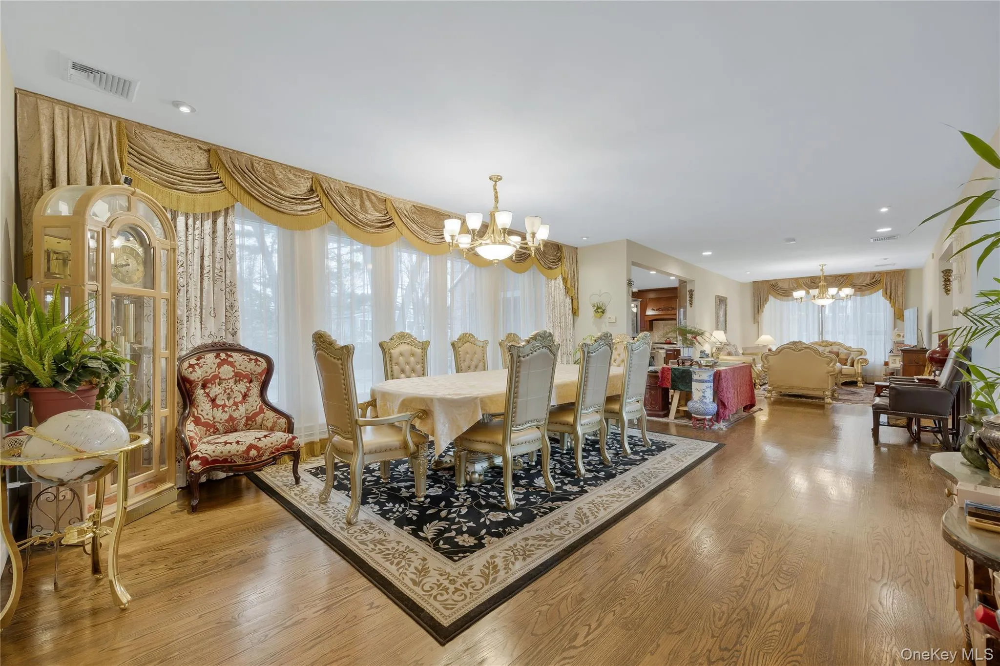 8 Percheron Lane, North Hempstead, NY, 5 Bedrooms Bedrooms, 12 Rooms Rooms,4 BathroomsBathrooms,Residential,For Rent,Percheron,0,982131 8 Percheron Lane, North Hempstead, NY, 5 Bedrooms Bedrooms, 12 Rooms Rooms,4 BathroomsBathrooms,Residential,For Rent,Percheron,0,982131