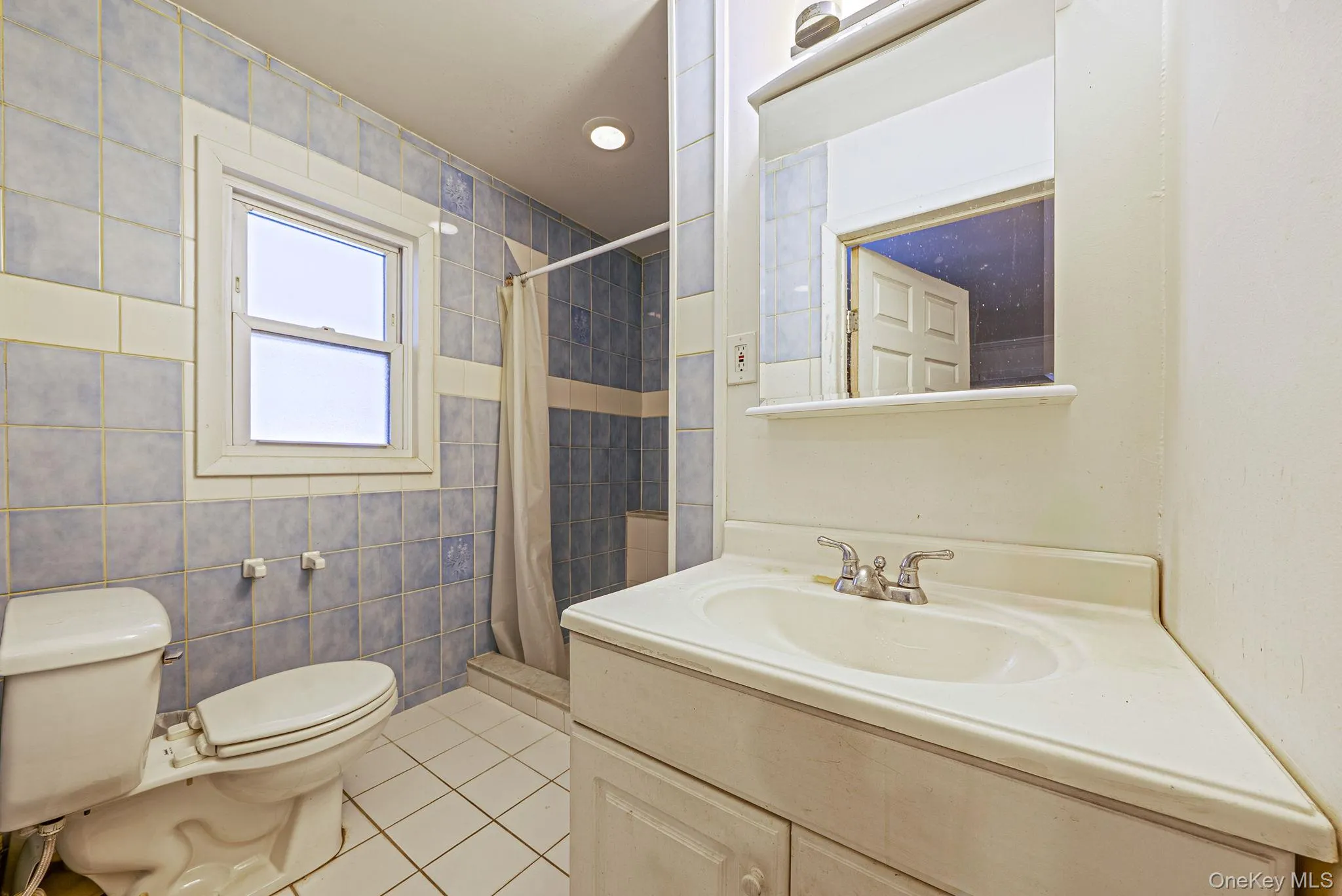 2 Drake Lane, Hempstead, NY, 4 Bedrooms Bedrooms, 8 Rooms Rooms,2 BathroomsBathrooms,Residential,For Rent,Drake,0,982133 2 Drake Lane, Hempstead, NY, 4 Bedrooms Bedrooms, 8 Rooms Rooms,2 BathroomsBathrooms,Residential,For Rent,Drake,0,982133