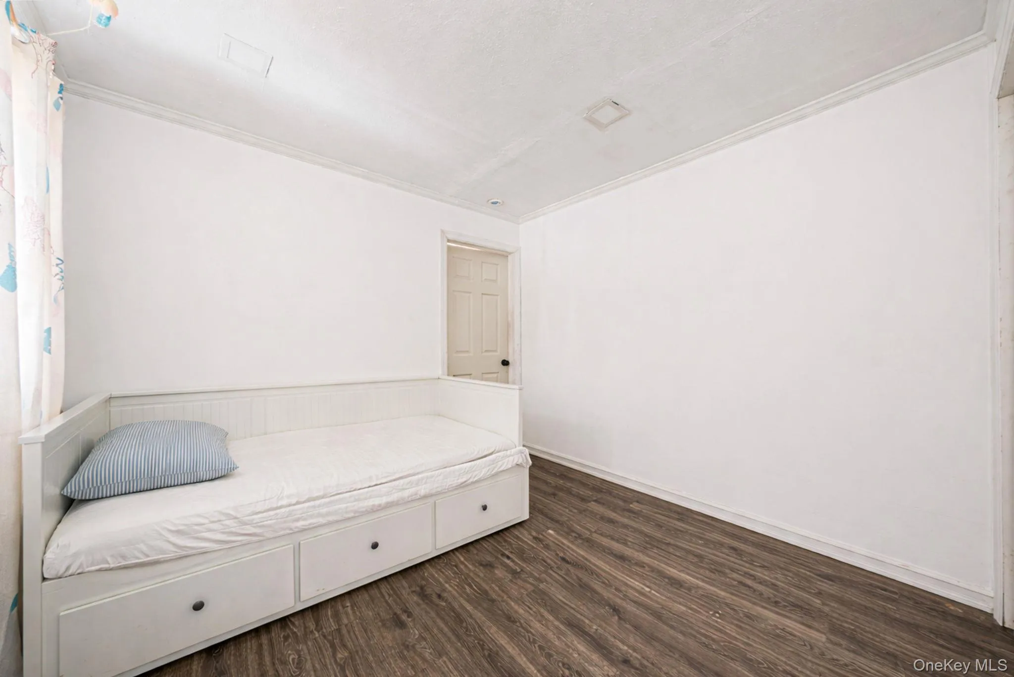 2 Drake Lane, Hempstead, NY, 4 Bedrooms Bedrooms, 8 Rooms Rooms,2 BathroomsBathrooms,Residential,For Rent,Drake,0,982133 2 Drake Lane, Hempstead, NY, 4 Bedrooms Bedrooms, 8 Rooms Rooms,2 BathroomsBathrooms,Residential,For Rent,Drake,0,982133