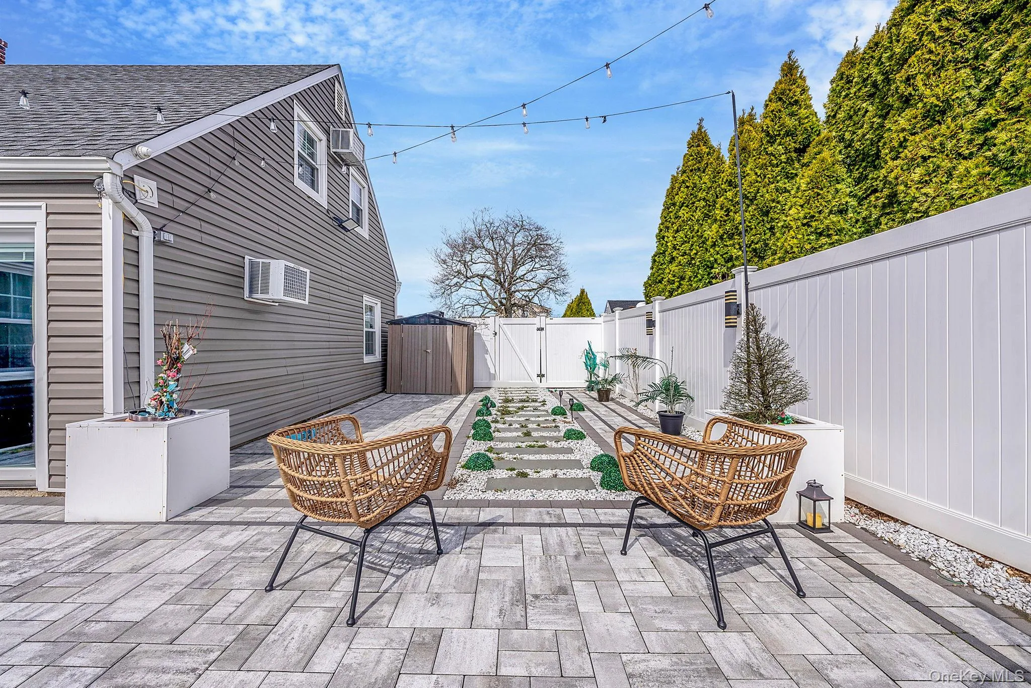 2 Drake Lane, Hempstead, NY, 4 Bedrooms Bedrooms, 8 Rooms Rooms,2 BathroomsBathrooms,Residential,For Rent,Drake,0,982133 2 Drake Lane, Hempstead, NY, 4 Bedrooms Bedrooms, 8 Rooms Rooms,2 BathroomsBathrooms,Residential,For Rent,Drake,0,982133