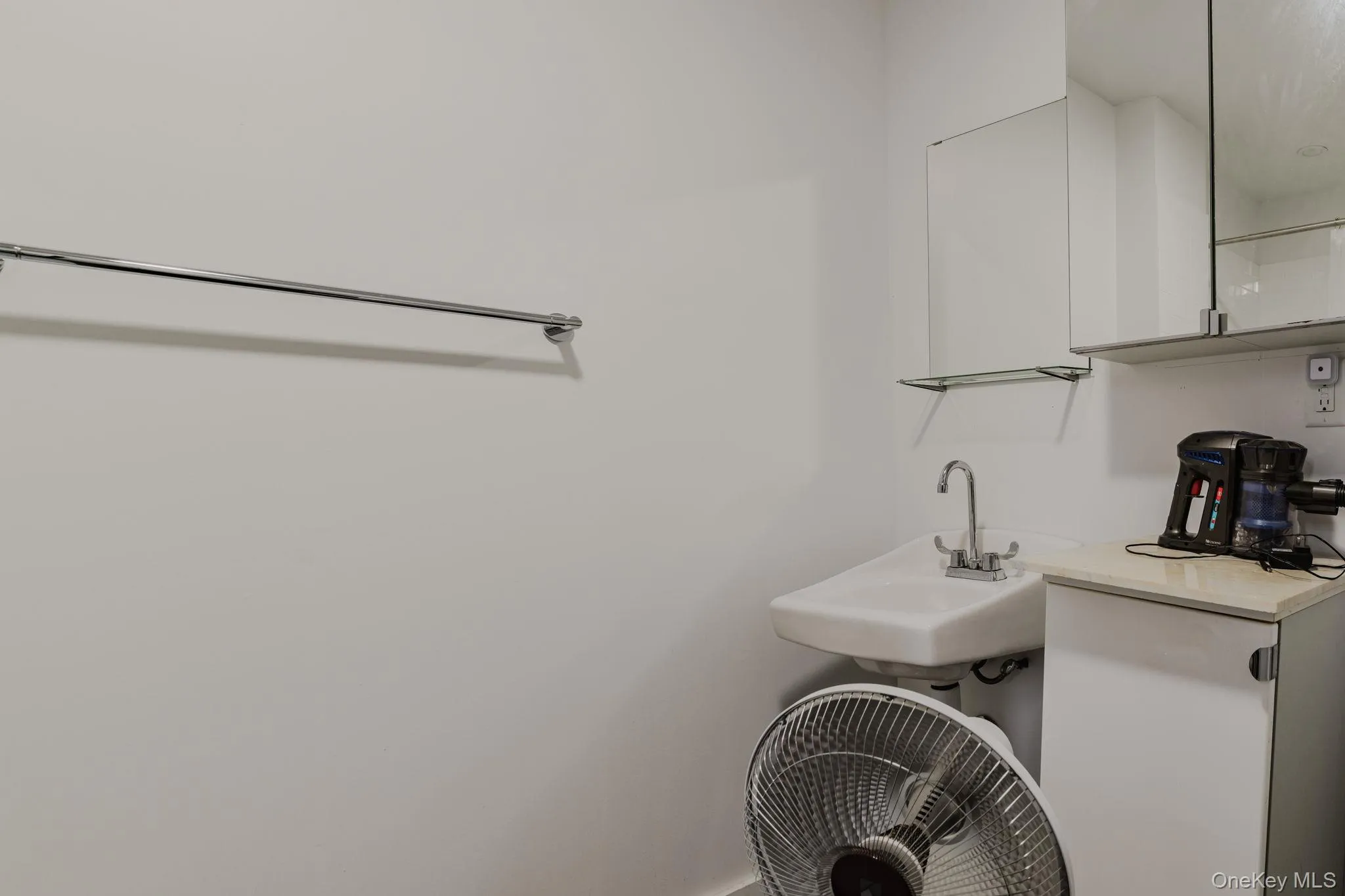 Full Bathroom Full Bathroom