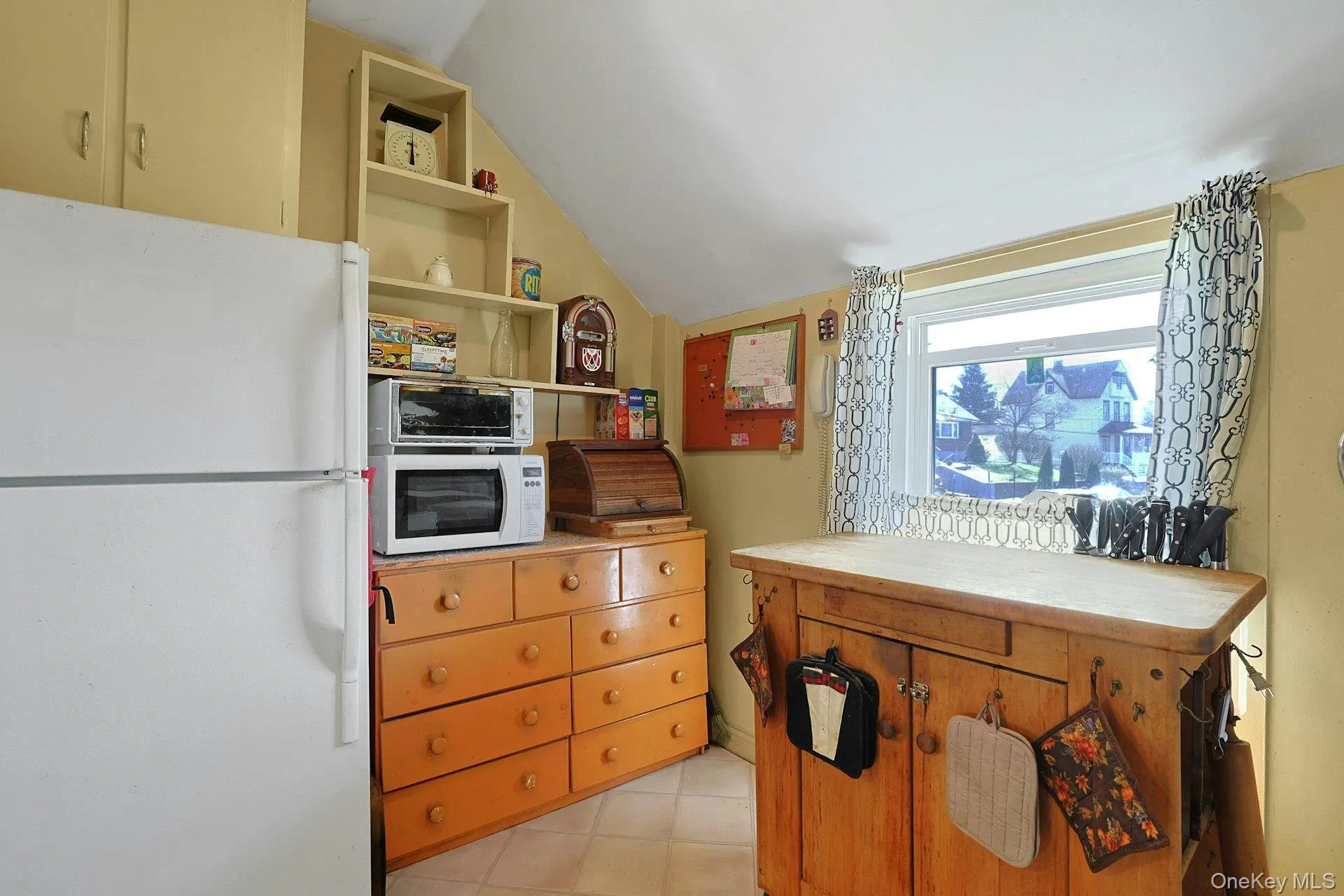 Kitchenette off family rm Kitchenette off family rm