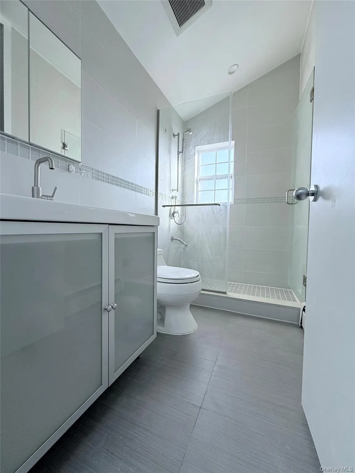 9510 95th Avenue, New York, NY, 3 Bedrooms Bedrooms, 5 Rooms Rooms,2 BathroomsBathrooms,Residential Lease,For Rent,95th,0,982150 9510 95th Avenue, New York, NY, 3 Bedrooms Bedrooms, 5 Rooms Rooms,2 BathroomsBathrooms,Residential Lease,For Rent,95th,0,982150
