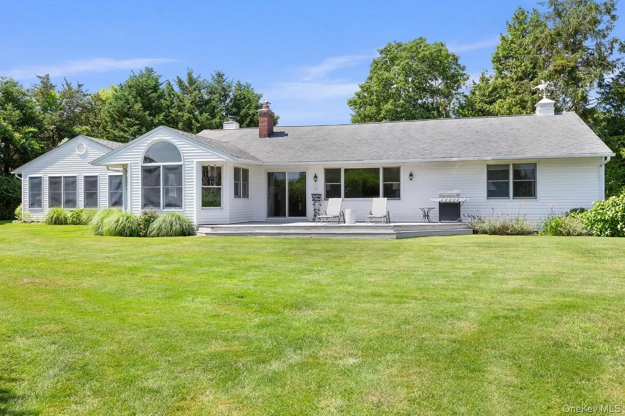 31B Club Lane, Southampton, NY, 3 Bedrooms Bedrooms, 6 Rooms Rooms,2 BathroomsBathrooms,Residential Lease,For Rent,Club,0,982167 31B Club Lane, Southampton, NY, 3 Bedrooms Bedrooms, 6 Rooms Rooms,2 BathroomsBathrooms,Residential Lease,For Rent,Club,0,982167