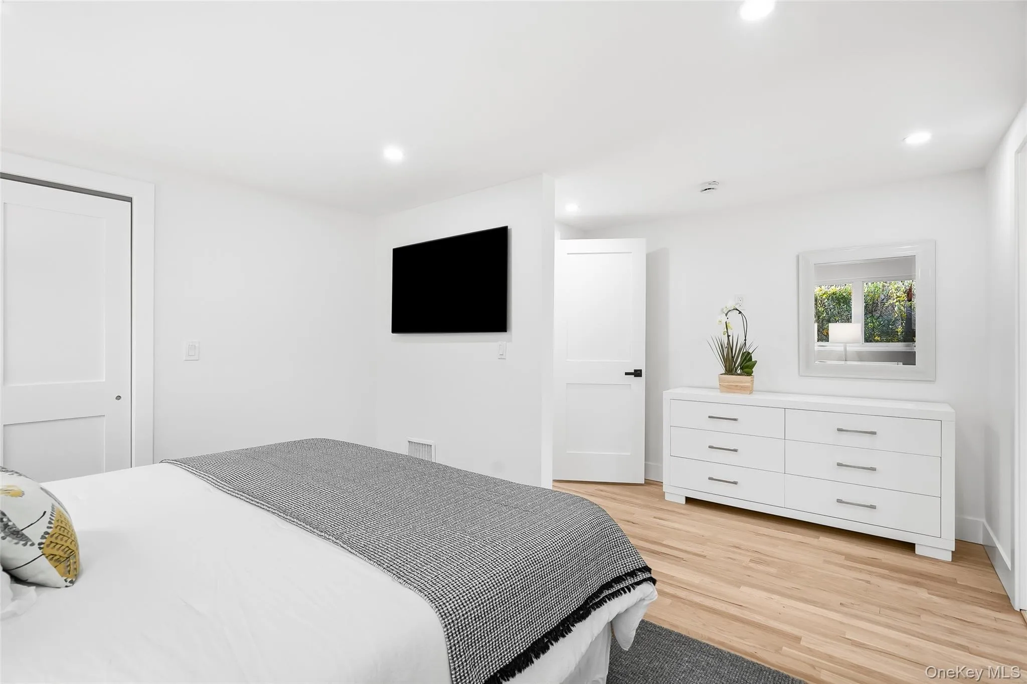 2222 Boston Post Road, Mamaroneck, NY, 4 Bedrooms Bedrooms, 6 Rooms Rooms,2 BathroomsBathrooms,Residential Sale,For Rent,Boston Post,0,982170 2222 Boston Post Road, Mamaroneck, NY, 4 Bedrooms Bedrooms, 6 Rooms Rooms,2 BathroomsBathrooms,Residential Sale,For Rent,Boston Post,0,982170