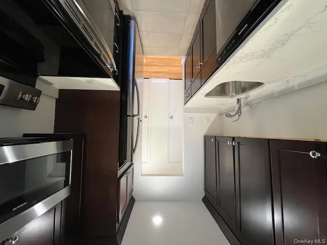 56 Sintsink Drive, North Hempstead, NY, 1 Bedroom Bedrooms, 3 Rooms Rooms,1 BathroomBathrooms,Residential Lease,For Rent,Sintsink,0,982172 56 Sintsink Drive, North Hempstead, NY, 1 Bedroom Bedrooms, 3 Rooms Rooms,1 BathroomBathrooms,Residential Lease,For Rent,Sintsink,0,982172