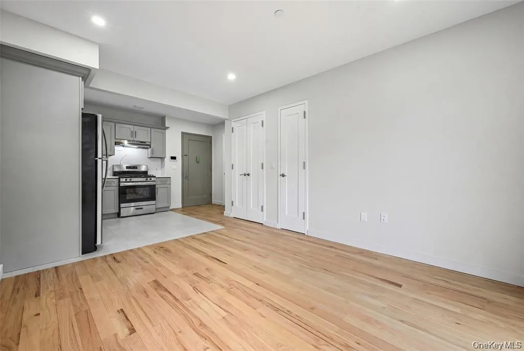 444 Graham Avenue, New York, NY, 1 Room Rooms,1 BathroomBathrooms,Residential Lease,For Rent,Graham,0,982179 444 Graham Avenue, New York, NY, 1 Room Rooms,1 BathroomBathrooms,Residential Lease,For Rent,Graham,0,982179