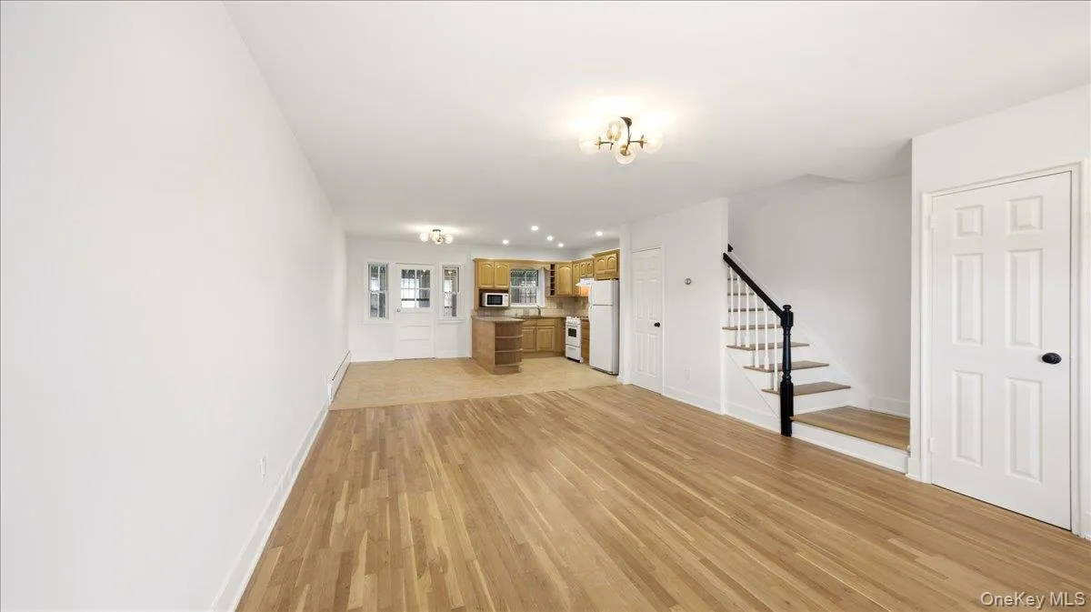 3337 Gunther Avenue, New York, NY, 3 Bedrooms Bedrooms, 9 Rooms Rooms,2 BathroomsBathrooms,Residential,For Rent,Gunther,0,982180 3337 Gunther Avenue, New York, NY, 3 Bedrooms Bedrooms, 9 Rooms Rooms,2 BathroomsBathrooms,Residential,For Rent,Gunther,0,982180
