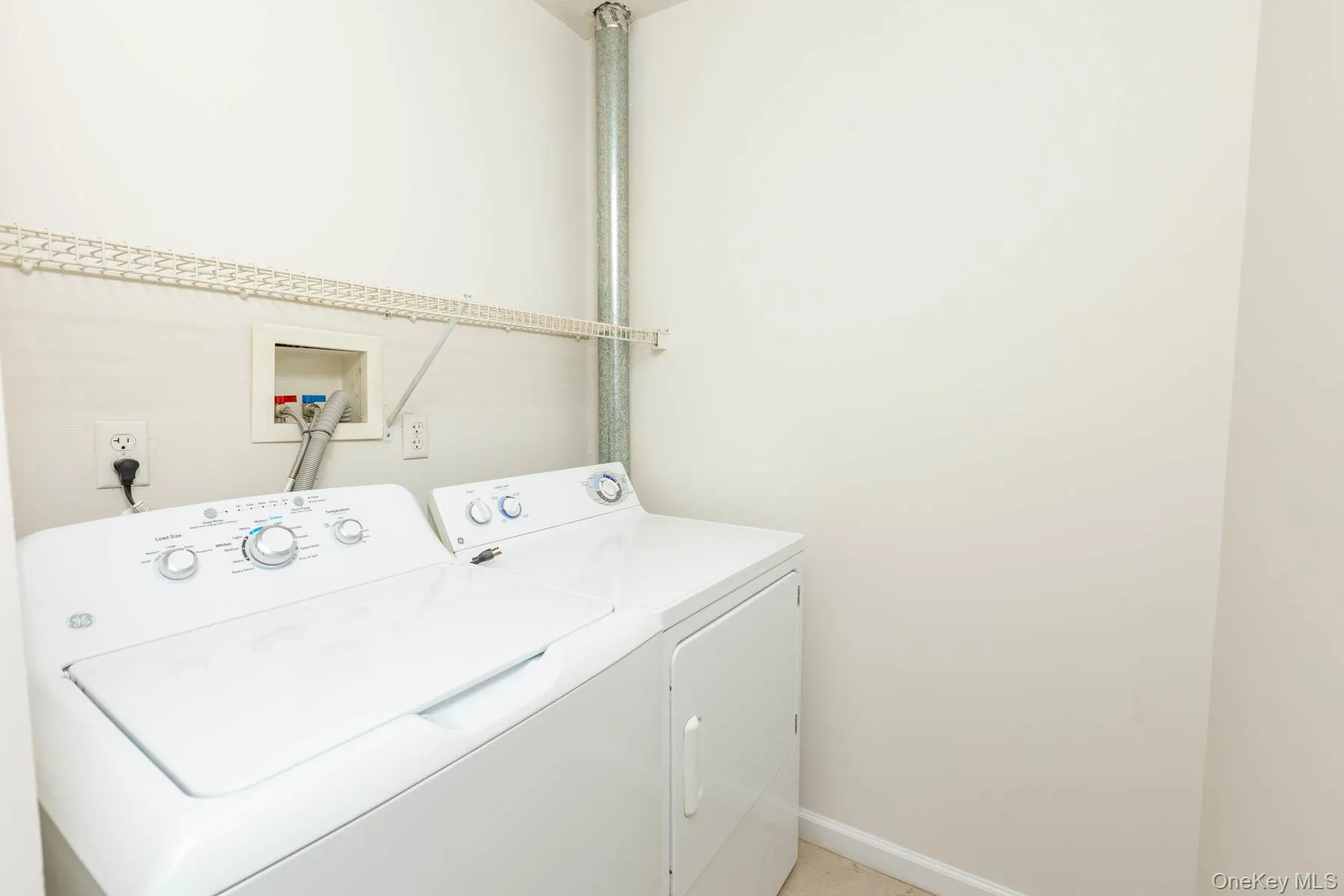 105 Flurry Lane, Babylon, NY, 2 Bedrooms Bedrooms, 5 Rooms Rooms,1 BathroomBathrooms,Residential Lease,For Rent,Flurry,0,982206 105 Flurry Lane, Babylon, NY, 2 Bedrooms Bedrooms, 5 Rooms Rooms,1 BathroomBathrooms,Residential Lease,For Rent,Flurry,0,982206