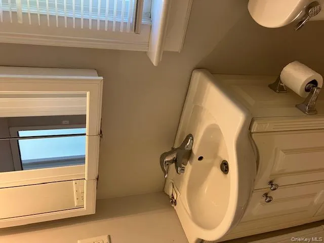 101 Maple Avenue, Oyster Bay, NY, 1 Bedroom Bedrooms, 3 Rooms Rooms,1 BathroomBathrooms,Residential Lease,For Rent,Maple,0,982209 101 Maple Avenue, Oyster Bay, NY, 1 Bedroom Bedrooms, 3 Rooms Rooms,1 BathroomBathrooms,Residential Lease,For Rent,Maple,0,982209