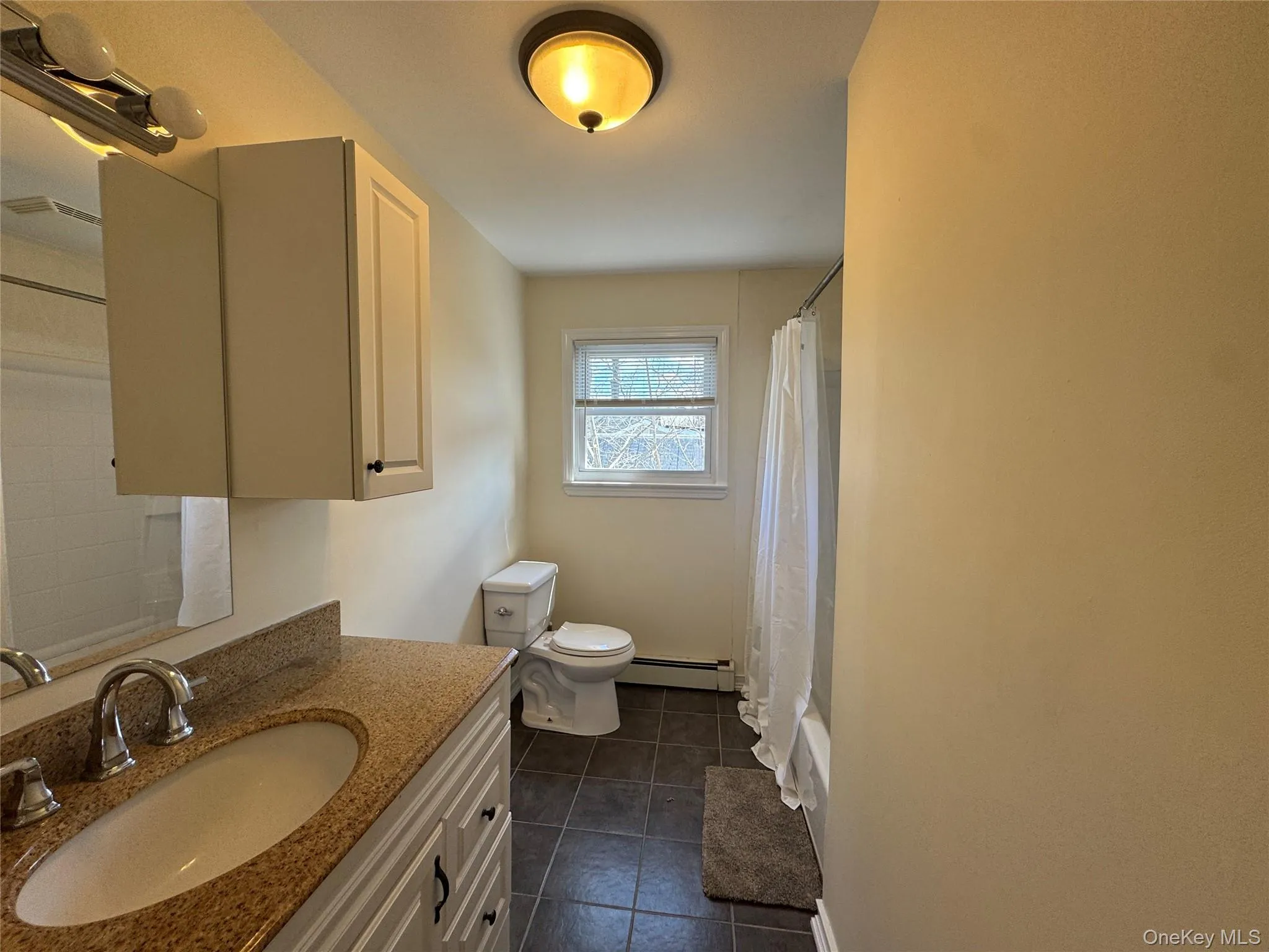 Second Leel, full bath with single sink vanity & tub/shower Second Leel, full bath with single sink vanity & tub/shower