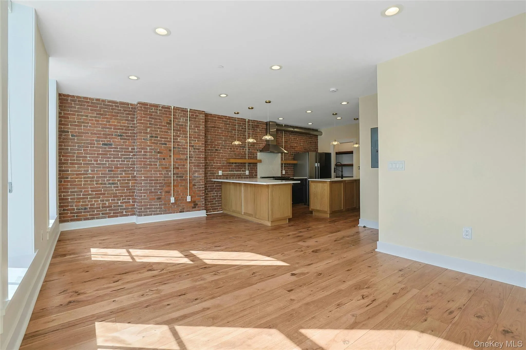 Light bathes your living areas, dining and kitchen areas. Light bathes your living areas, dining and kitchen areas.