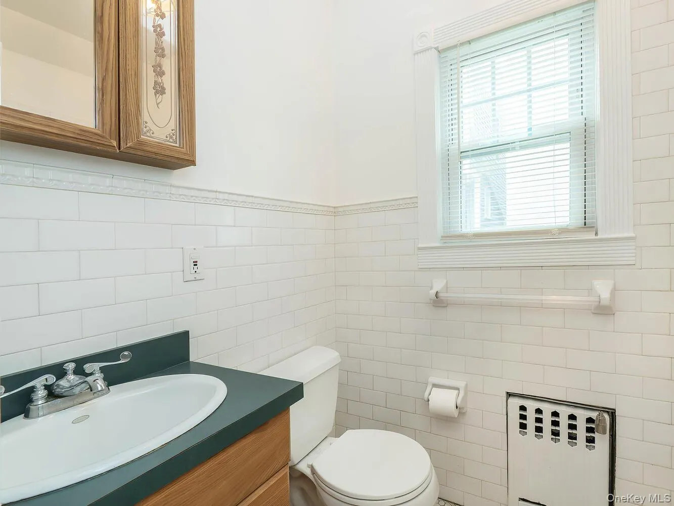 70 Central Avenue, Oyster Bay, NY, 1 Bedroom Bedrooms, 4 Rooms Rooms,1 BathroomBathrooms,Residential Lease,For Rent,Central,0,982316 70 Central Avenue, Oyster Bay, NY, 1 Bedroom Bedrooms, 4 Rooms Rooms,1 BathroomBathrooms,Residential Lease,For Rent,Central,0,982316