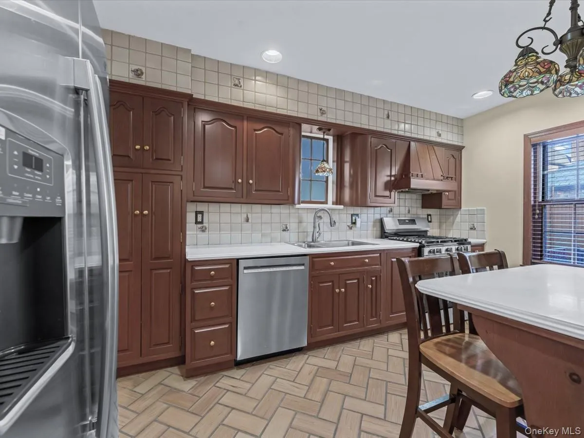 16 Kenilworth Road, North Hempstead, NY, 3 Bedrooms Bedrooms, 8 Rooms Rooms,2 BathroomsBathrooms,Residential,For Rent,Kenilworth,0,982341 16 Kenilworth Road, North Hempstead, NY, 3 Bedrooms Bedrooms, 8 Rooms Rooms,2 BathroomsBathrooms,Residential,For Rent,Kenilworth,0,982341