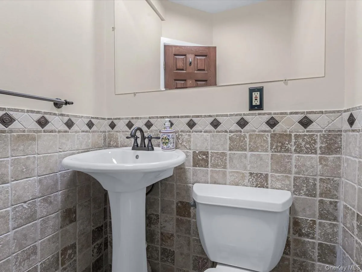 16 Kenilworth Road, North Hempstead, NY, 3 Bedrooms Bedrooms, 8 Rooms Rooms,2 BathroomsBathrooms,Residential,For Rent,Kenilworth,0,982341 16 Kenilworth Road, North Hempstead, NY, 3 Bedrooms Bedrooms, 8 Rooms Rooms,2 BathroomsBathrooms,Residential,For Rent,Kenilworth,0,982341