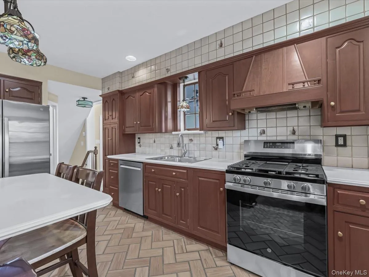 16 Kenilworth Road, North Hempstead, NY, 3 Bedrooms Bedrooms, 8 Rooms Rooms,2 BathroomsBathrooms,Residential,For Rent,Kenilworth,0,982341 16 Kenilworth Road, North Hempstead, NY, 3 Bedrooms Bedrooms, 8 Rooms Rooms,2 BathroomsBathrooms,Residential,For Rent,Kenilworth,0,982341