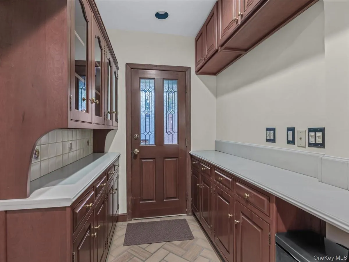 16 Kenilworth Road, North Hempstead, NY, 3 Bedrooms Bedrooms, 8 Rooms Rooms,2 BathroomsBathrooms,Residential,For Rent,Kenilworth,0,982341 16 Kenilworth Road, North Hempstead, NY, 3 Bedrooms Bedrooms, 8 Rooms Rooms,2 BathroomsBathrooms,Residential,For Rent,Kenilworth,0,982341
