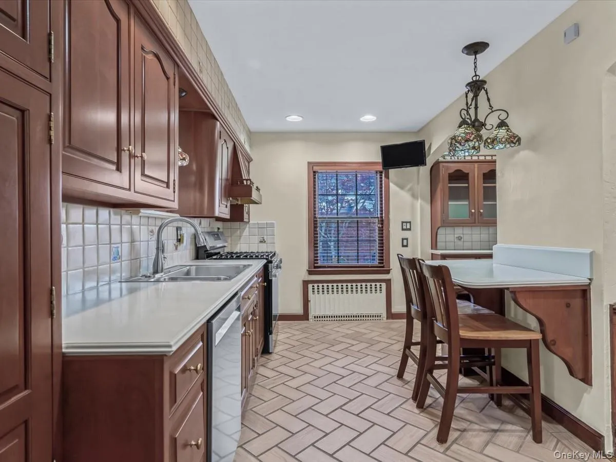 16 Kenilworth Road, North Hempstead, NY, 3 Bedrooms Bedrooms, 8 Rooms Rooms,2 BathroomsBathrooms,Residential,For Rent,Kenilworth,0,982341 16 Kenilworth Road, North Hempstead, NY, 3 Bedrooms Bedrooms, 8 Rooms Rooms,2 BathroomsBathrooms,Residential,For Rent,Kenilworth,0,982341