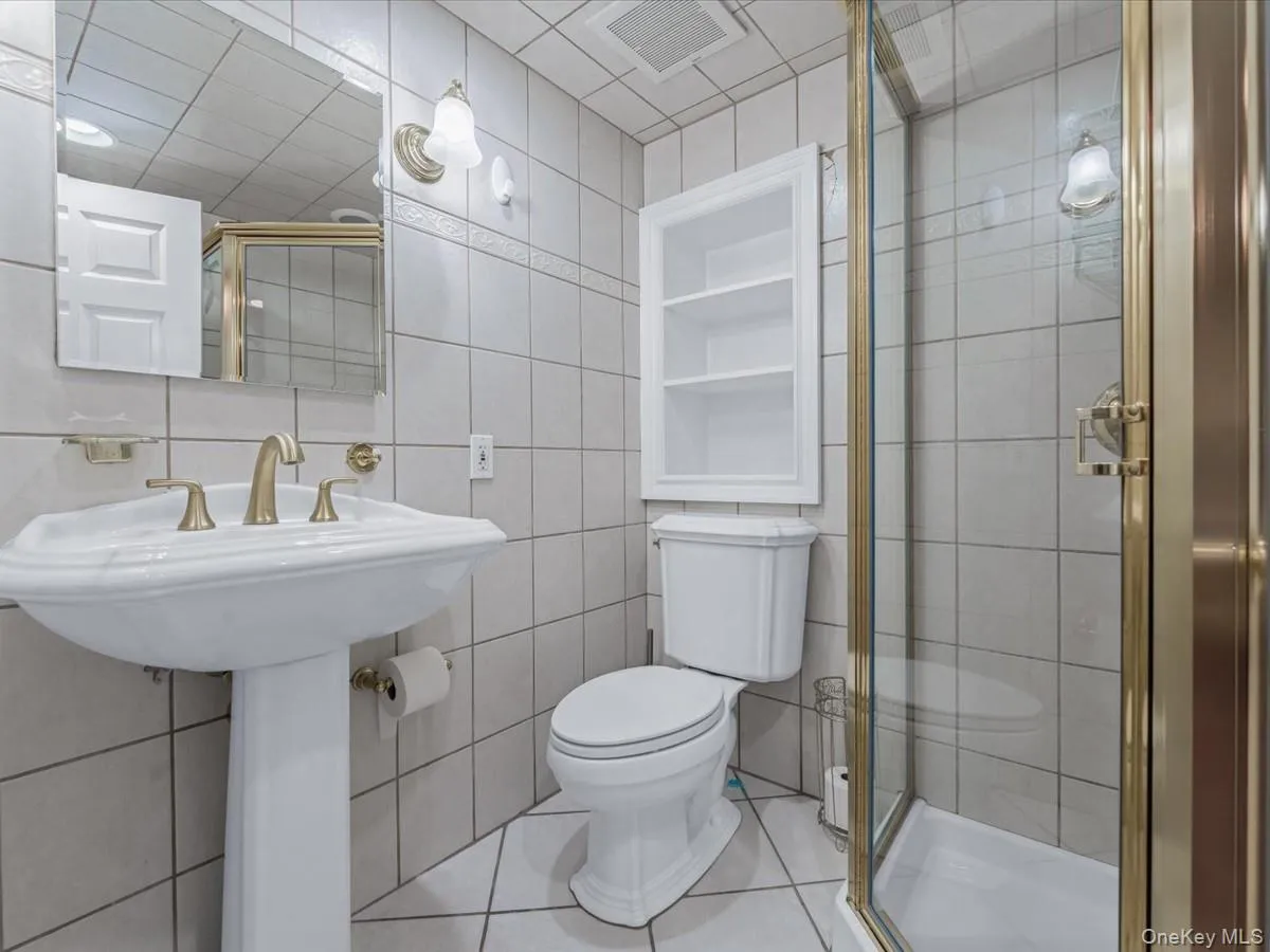 16 Kenilworth Road, North Hempstead, NY, 3 Bedrooms Bedrooms, 8 Rooms Rooms,2 BathroomsBathrooms,Residential,For Rent,Kenilworth,0,982341 16 Kenilworth Road, North Hempstead, NY, 3 Bedrooms Bedrooms, 8 Rooms Rooms,2 BathroomsBathrooms,Residential,For Rent,Kenilworth,0,982341