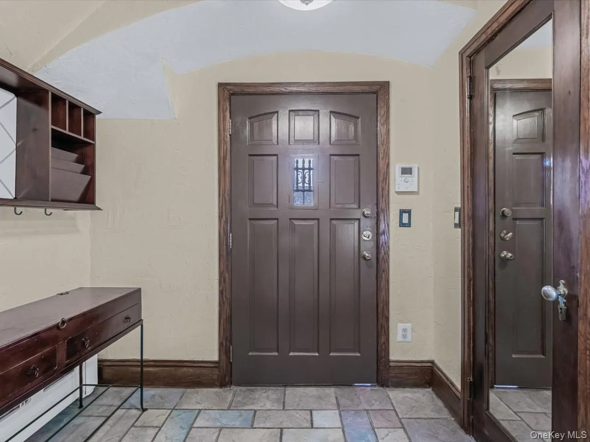 16 Kenilworth Road, North Hempstead, NY, 3 Bedrooms Bedrooms, 8 Rooms Rooms,2 BathroomsBathrooms,Residential,For Rent,Kenilworth,0,982341 16 Kenilworth Road, North Hempstead, NY, 3 Bedrooms Bedrooms, 8 Rooms Rooms,2 BathroomsBathrooms,Residential,For Rent,Kenilworth,0,982341