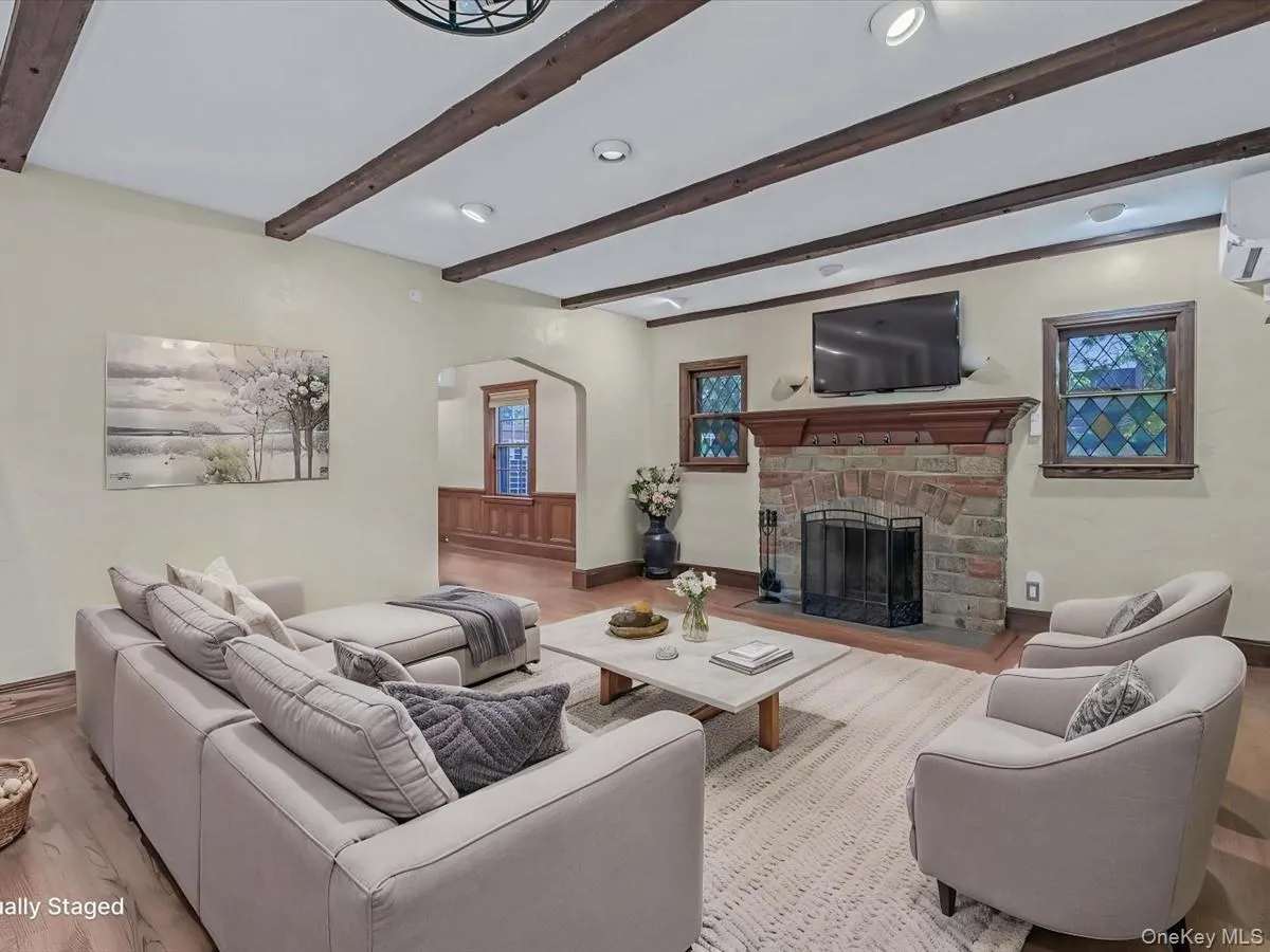 16 Kenilworth Road, North Hempstead, NY, 3 Bedrooms Bedrooms, 8 Rooms Rooms,2 BathroomsBathrooms,Residential,For Rent,Kenilworth,0,982341 16 Kenilworth Road, North Hempstead, NY, 3 Bedrooms Bedrooms, 8 Rooms Rooms,2 BathroomsBathrooms,Residential,For Rent,Kenilworth,0,982341
