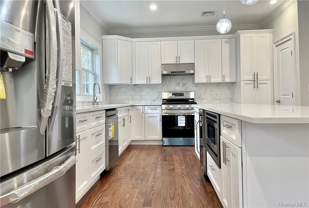 1 Kewanee Road, New Rochelle, NY, 5 Bedrooms Bedrooms, 11 Rooms Rooms,4 BathroomsBathrooms,Residential Lease,For Rent,Kewanee,0,982352 1 Kewanee Road, New Rochelle, NY, 5 Bedrooms Bedrooms, 11 Rooms Rooms,4 BathroomsBathrooms,Residential Lease,For Rent,Kewanee,0,982352