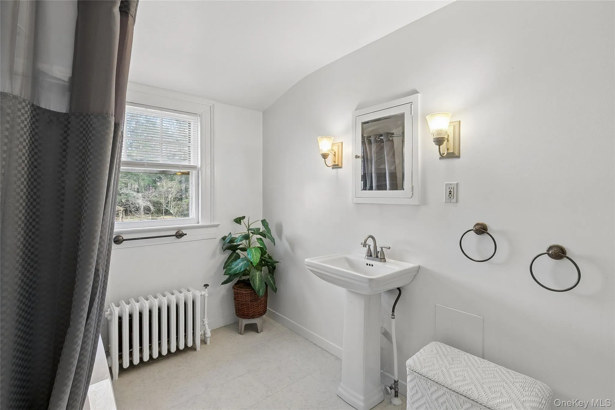 208 Wheatley Road, Oyster Bay, NY, 3 Bedrooms Bedrooms, 7 Rooms Rooms,1 BathroomBathrooms,Residential Lease,For Rent,Wheatley,0,982368 208 Wheatley Road, Oyster Bay, NY, 3 Bedrooms Bedrooms, 7 Rooms Rooms,1 BathroomBathrooms,Residential Lease,For Rent,Wheatley,0,982368