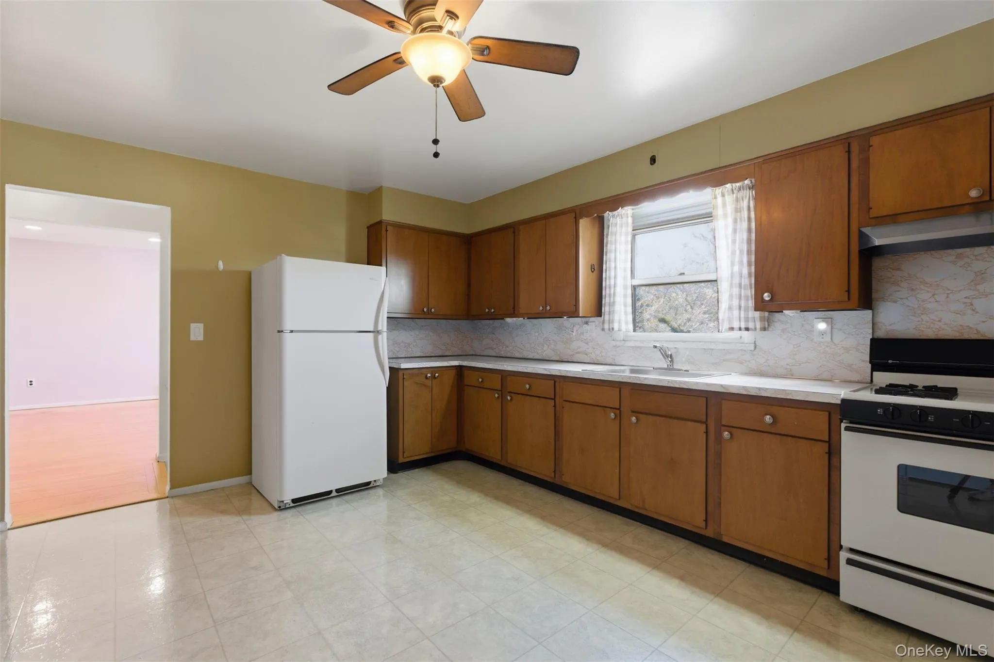 Alternate view leading to the Living Room Alternate view leading to the Living Room