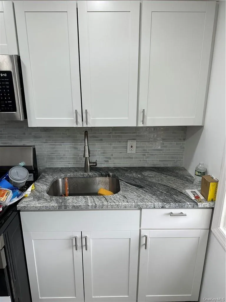57 Hunt Avenue, Orangetown, NY, 1 Bedroom Bedrooms, 3 Rooms Rooms,1 BathroomBathrooms,Residential Lease,For Rent,Hunt,0,982384 57 Hunt Avenue, Orangetown, NY, 1 Bedroom Bedrooms, 3 Rooms Rooms,1 BathroomBathrooms,Residential Lease,For Rent,Hunt,0,982384