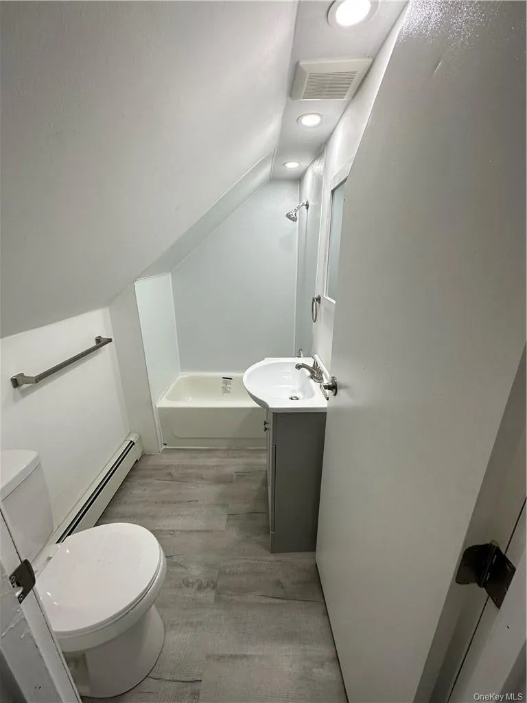 57 Hunt Avenue, Orangetown, NY, 1 Bedroom Bedrooms, 3 Rooms Rooms,1 BathroomBathrooms,Residential Lease,For Rent,Hunt,0,982384 57 Hunt Avenue, Orangetown, NY, 1 Bedroom Bedrooms, 3 Rooms Rooms,1 BathroomBathrooms,Residential Lease,For Rent,Hunt,0,982384
