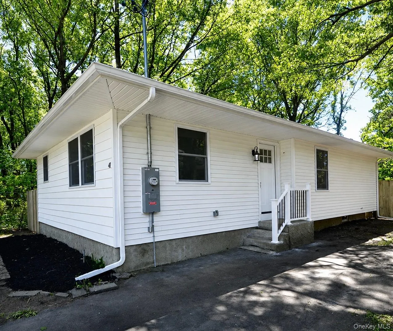 41 Grand Avenue, Brookhaven, NY, 3 Bedrooms Bedrooms, 5 Rooms Rooms,1 BathroomBathrooms,Residential,For Rent,Grand,0,982417 41 Grand Avenue, Brookhaven, NY, 3 Bedrooms Bedrooms, 5 Rooms Rooms,1 BathroomBathrooms,Residential,For Rent,Grand,0,982417