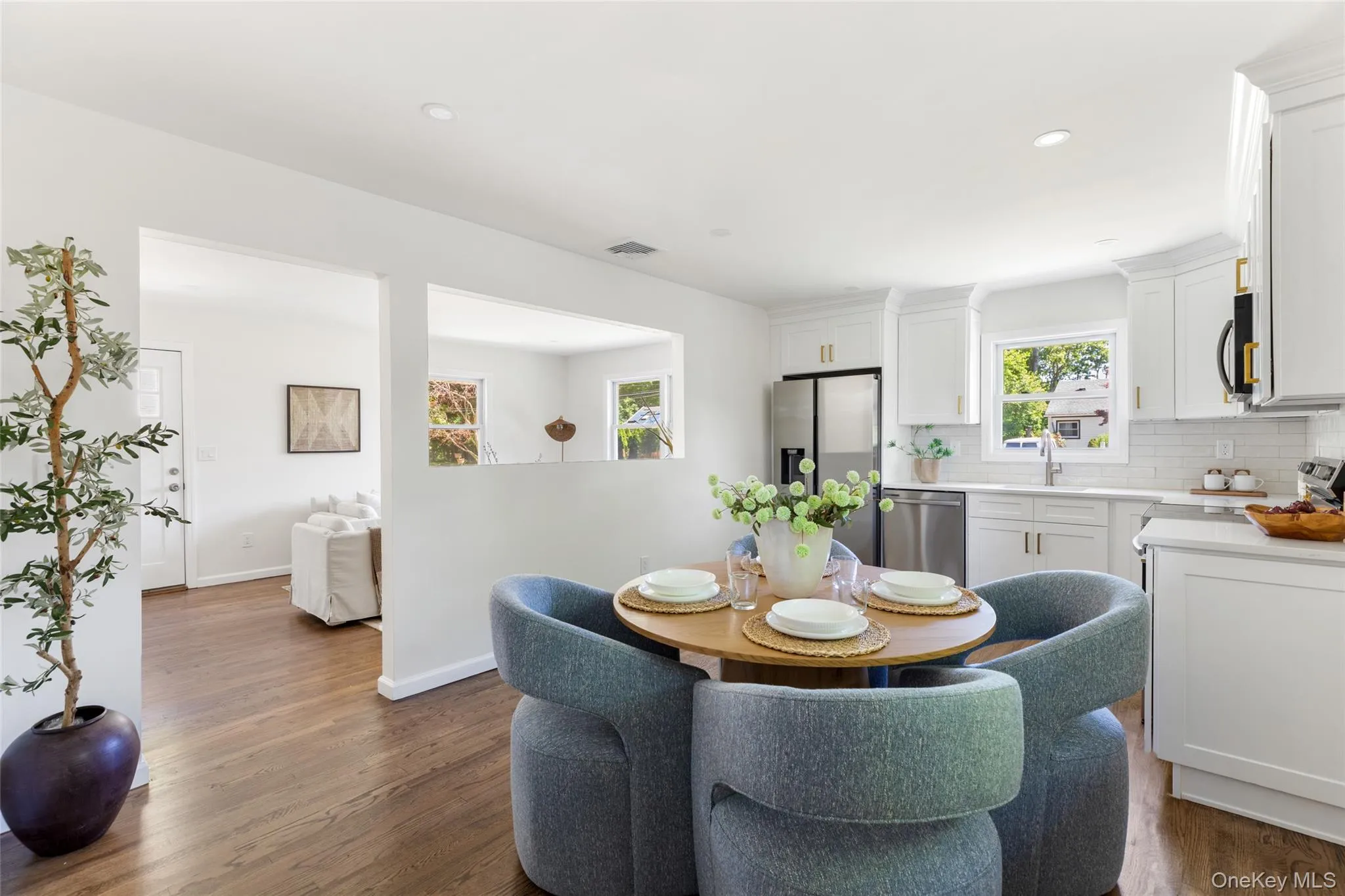 43 Grand Avenue, Brookhaven, NY, 3 Bedrooms Bedrooms, 5 Rooms Rooms,1 BathroomBathrooms,Residential,For Rent,Grand,0,982437 43 Grand Avenue, Brookhaven, NY, 3 Bedrooms Bedrooms, 5 Rooms Rooms,1 BathroomBathrooms,Residential,For Rent,Grand,0,982437