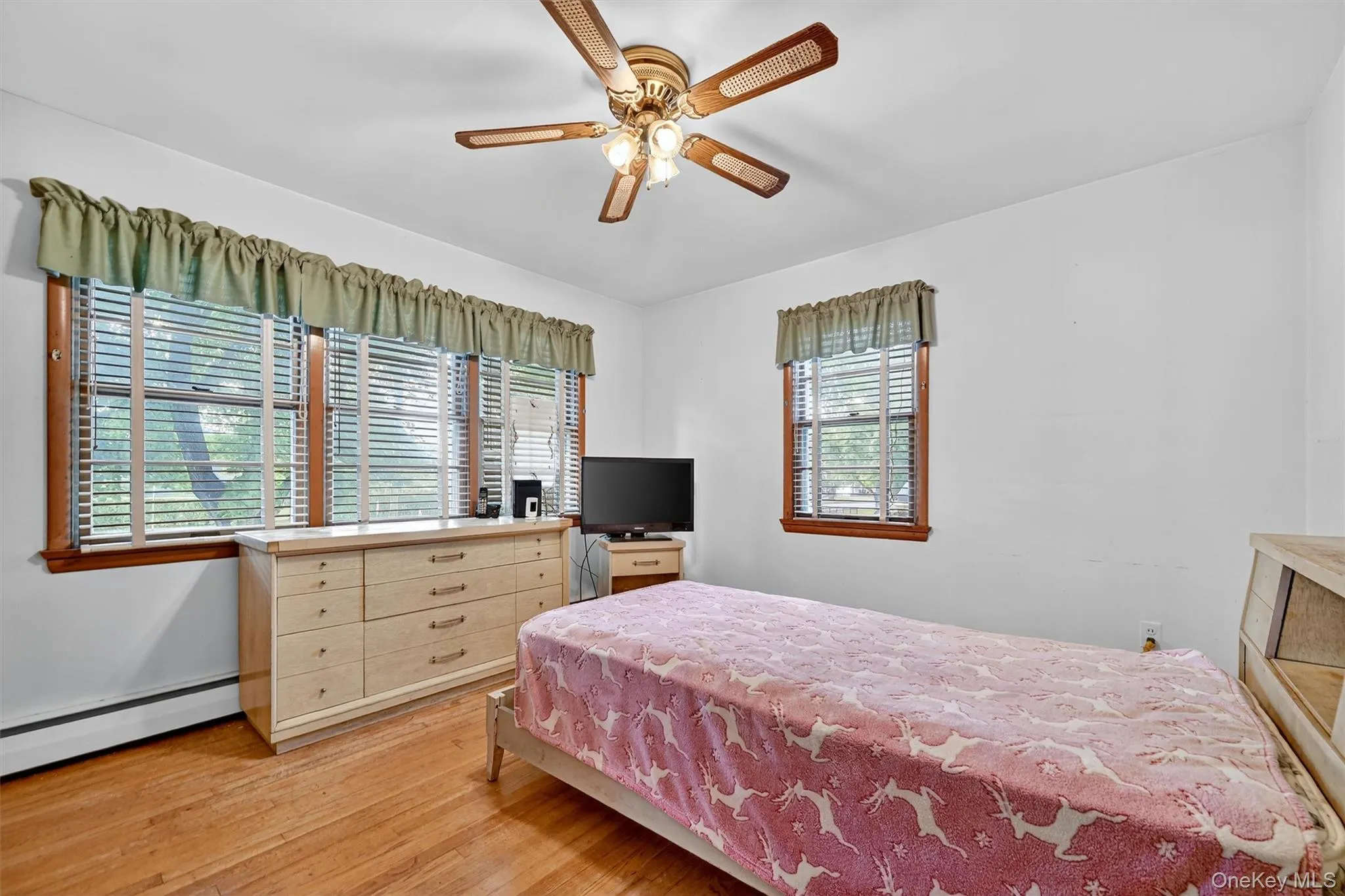 145 Main Street, Warwick (town), NY, 3 Bedrooms Bedrooms, 6 Rooms Rooms,1 BathroomBathrooms,Residential,For Rent,Main,0,982464 145 Main Street, Warwick (town), NY, 3 Bedrooms Bedrooms, 6 Rooms Rooms,1 BathroomBathrooms,Residential,For Rent,Main,0,982464