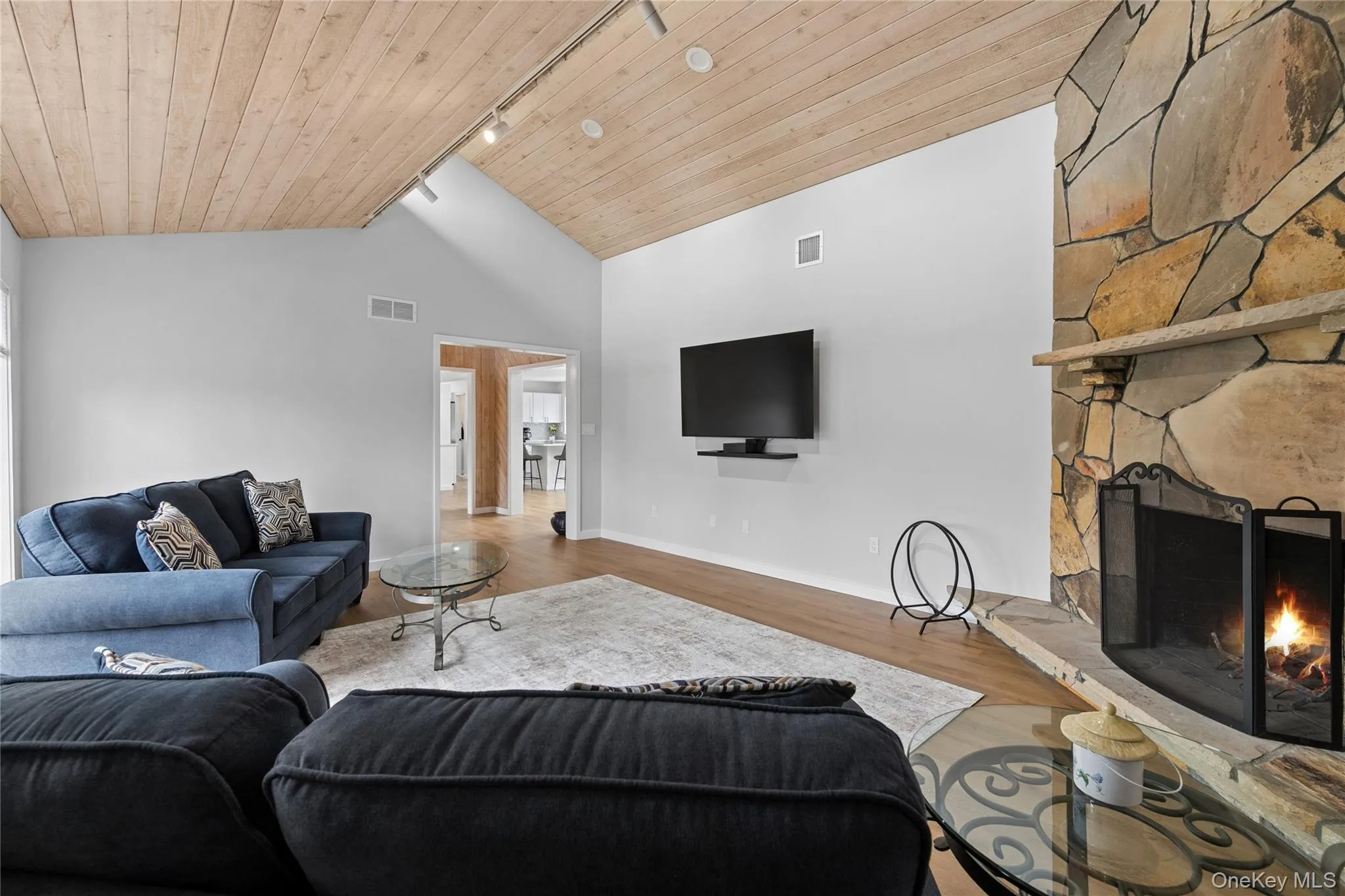 3 Harbor Road, Southampton, NY, 5 Bedrooms Bedrooms, 8 Rooms Rooms,2 BathroomsBathrooms,Residential Lease,For Rent,Harbor,0,982466 3 Harbor Road, Southampton, NY, 5 Bedrooms Bedrooms, 8 Rooms Rooms,2 BathroomsBathrooms,Residential Lease,For Rent,Harbor,0,982466