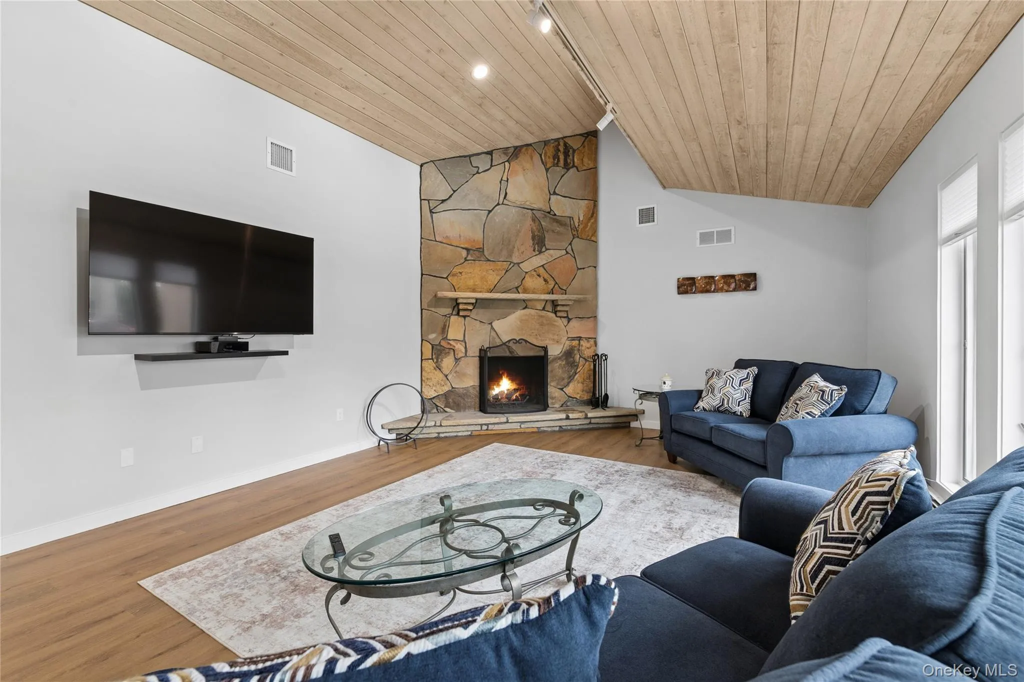 3 Harbor Road, Southampton, NY, 5 Bedrooms Bedrooms, 8 Rooms Rooms,2 BathroomsBathrooms,Residential Lease,For Rent,Harbor,0,982466 3 Harbor Road, Southampton, NY, 5 Bedrooms Bedrooms, 8 Rooms Rooms,2 BathroomsBathrooms,Residential Lease,For Rent,Harbor,0,982466
