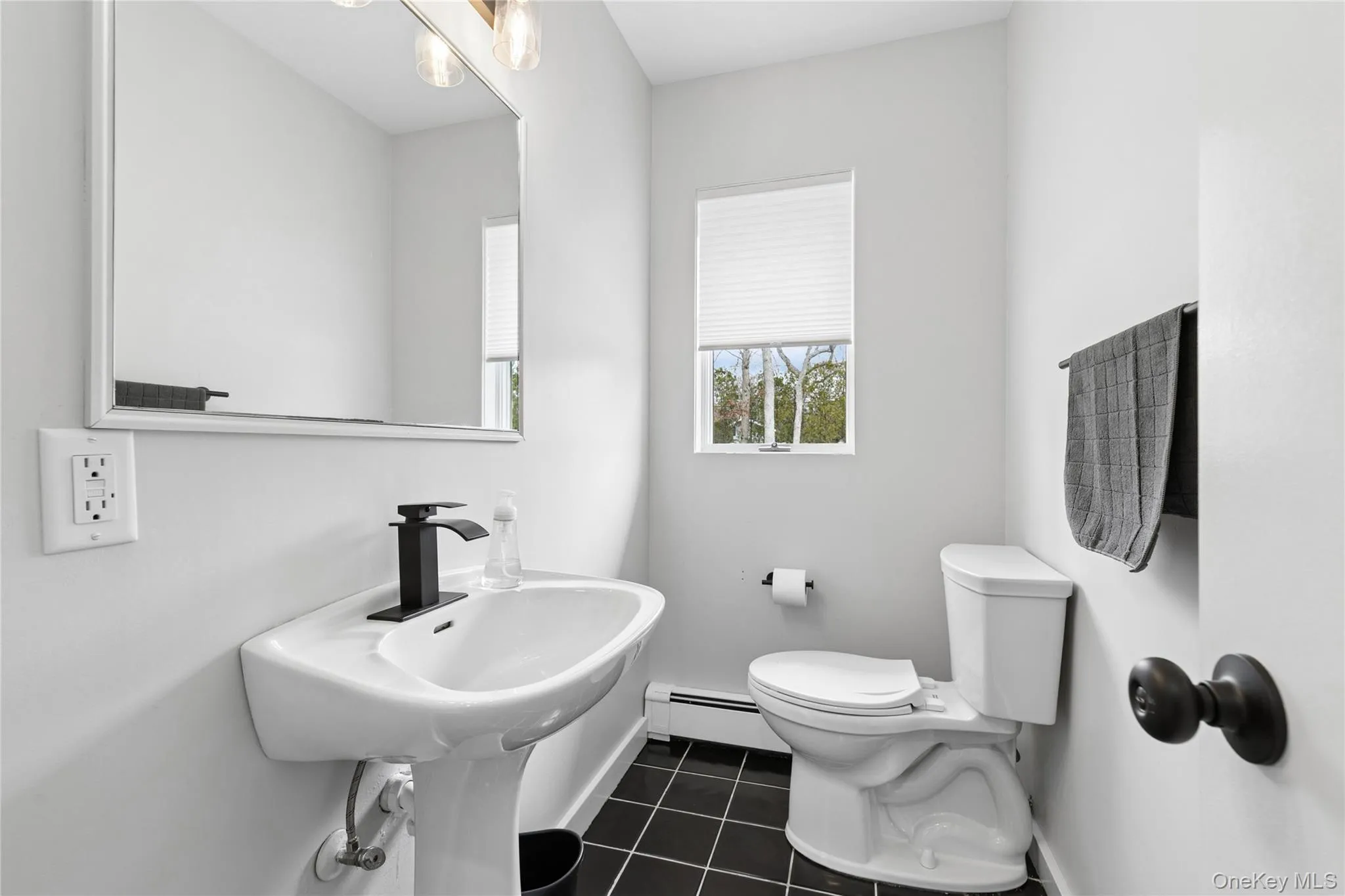 3 Harbor Road, Southampton, NY, 5 Bedrooms Bedrooms, 8 Rooms Rooms,2 BathroomsBathrooms,Residential Lease,For Rent,Harbor,0,982466 3 Harbor Road, Southampton, NY, 5 Bedrooms Bedrooms, 8 Rooms Rooms,2 BathroomsBathrooms,Residential Lease,For Rent,Harbor,0,982466