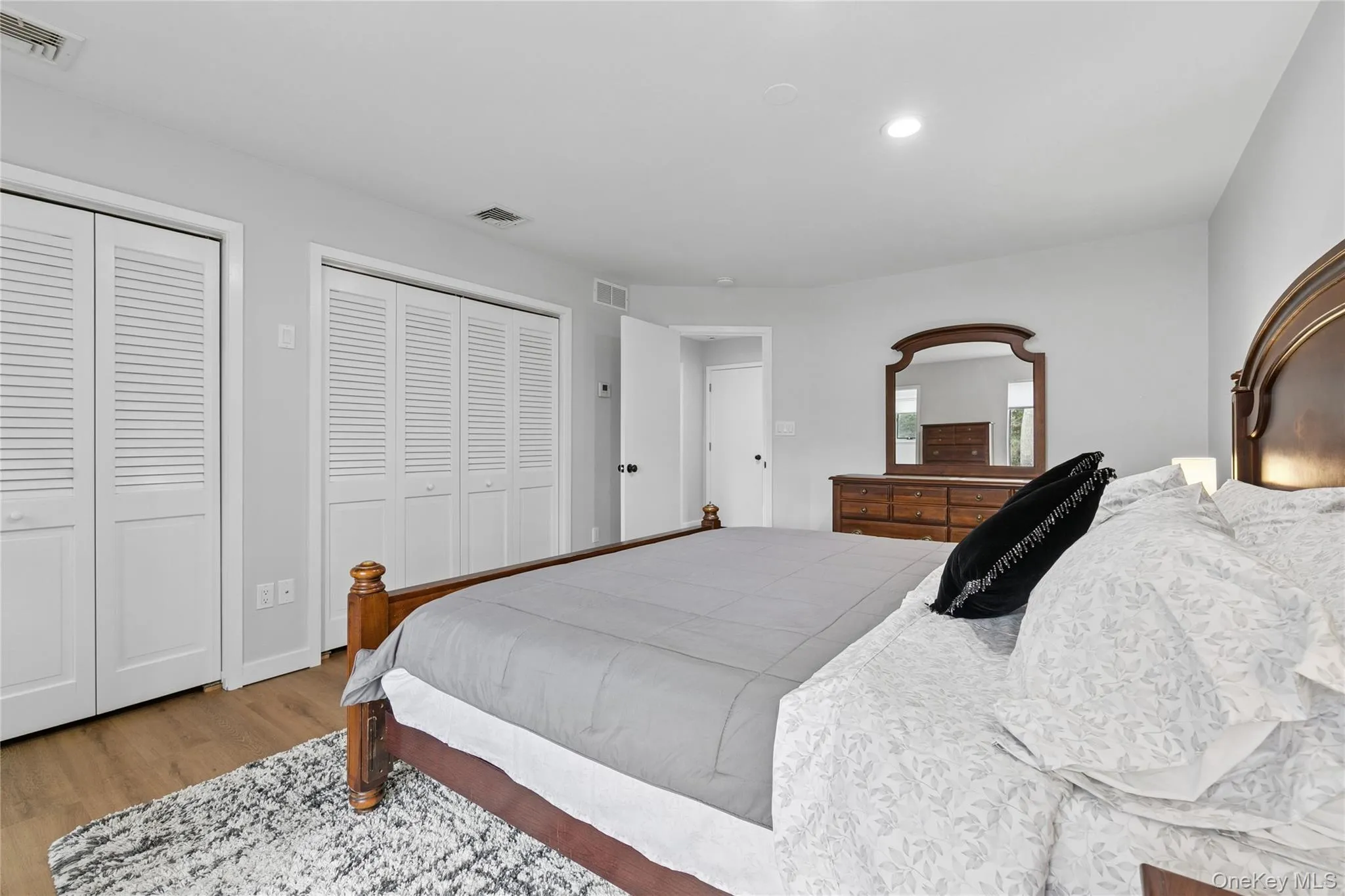 3 Harbor Road, Southampton, NY, 5 Bedrooms Bedrooms, 8 Rooms Rooms,2 BathroomsBathrooms,Residential Lease,For Rent,Harbor,0,982466 3 Harbor Road, Southampton, NY, 5 Bedrooms Bedrooms, 8 Rooms Rooms,2 BathroomsBathrooms,Residential Lease,For Rent,Harbor,0,982466