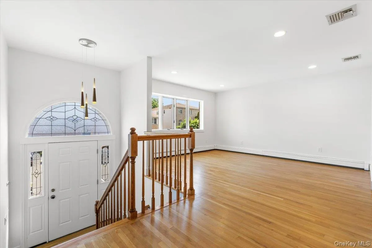 1 Bronxville Lane, Yonkers, NY, 8 Bedrooms Bedrooms, 11 Rooms Rooms,4 BathroomsBathrooms,Residential,For Rent,Bronxville,0,982496 1 Bronxville Lane, Yonkers, NY, 8 Bedrooms Bedrooms, 11 Rooms Rooms,4 BathroomsBathrooms,Residential,For Rent,Bronxville,0,982496