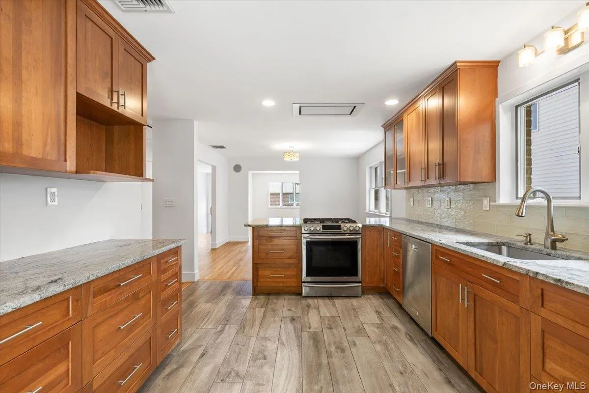 1 Bronxville Lane, Yonkers, NY, 8 Bedrooms Bedrooms, 11 Rooms Rooms,4 BathroomsBathrooms,Residential,For Rent,Bronxville,0,982496 1 Bronxville Lane, Yonkers, NY, 8 Bedrooms Bedrooms, 11 Rooms Rooms,4 BathroomsBathrooms,Residential,For Rent,Bronxville,0,982496