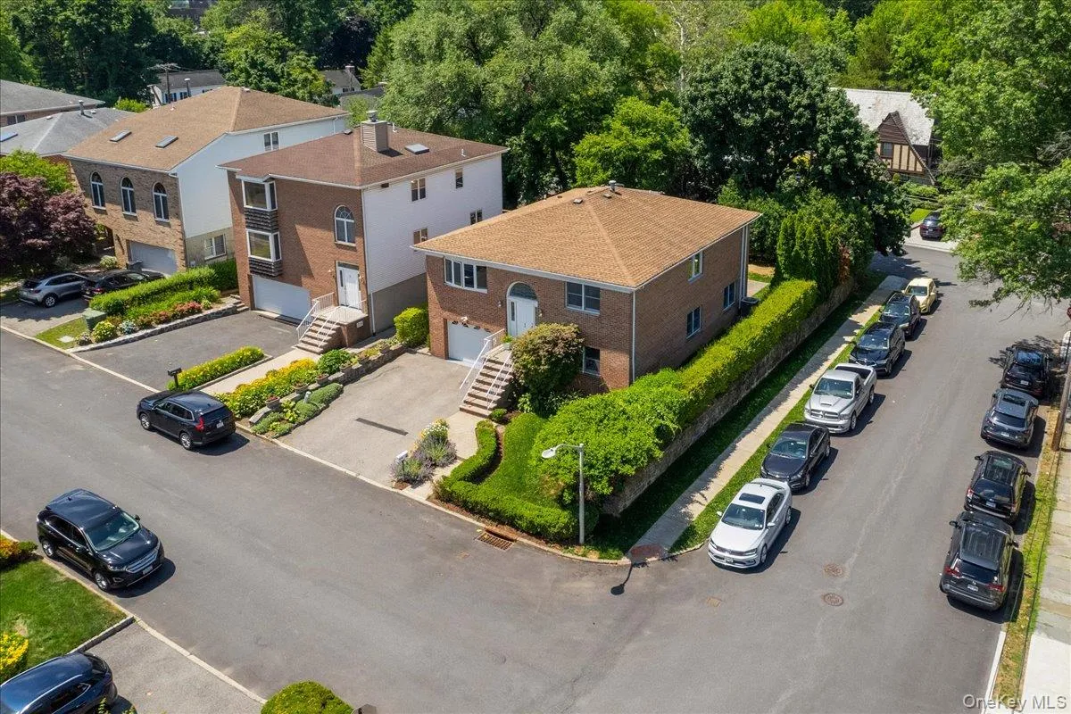 1 Bronxville Lane, Yonkers, NY, 8 Bedrooms Bedrooms, 11 Rooms Rooms,4 BathroomsBathrooms,Residential,For Rent,Bronxville,0,982496 1 Bronxville Lane, Yonkers, NY, 8 Bedrooms Bedrooms, 11 Rooms Rooms,4 BathroomsBathrooms,Residential,For Rent,Bronxville,0,982496