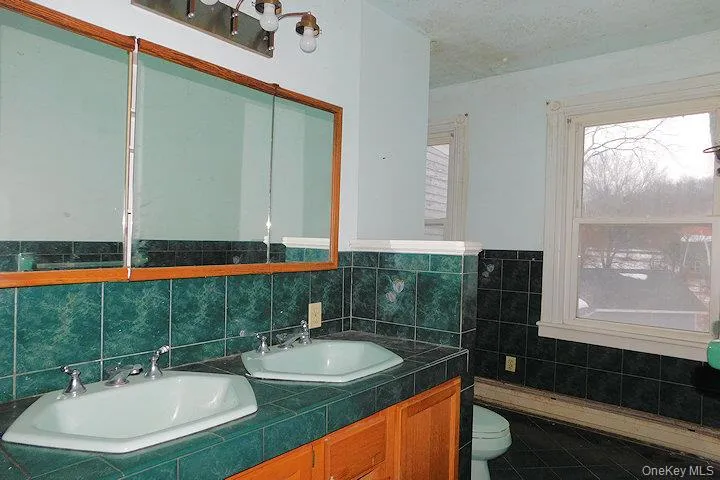 His & Her Sinks His & Her Sinks
