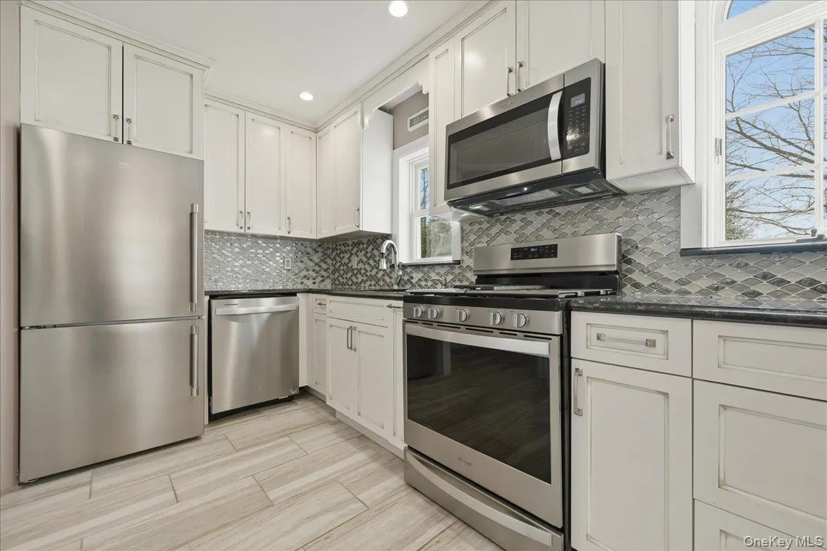 18 Durham Road, North Hempstead, NY, 4 Bedrooms Bedrooms, 8 Rooms Rooms,2 BathroomsBathrooms,Residential Lease,For Rent,Durham,0,982549 18 Durham Road, North Hempstead, NY, 4 Bedrooms Bedrooms, 8 Rooms Rooms,2 BathroomsBathrooms,Residential Lease,For Rent,Durham,0,982549