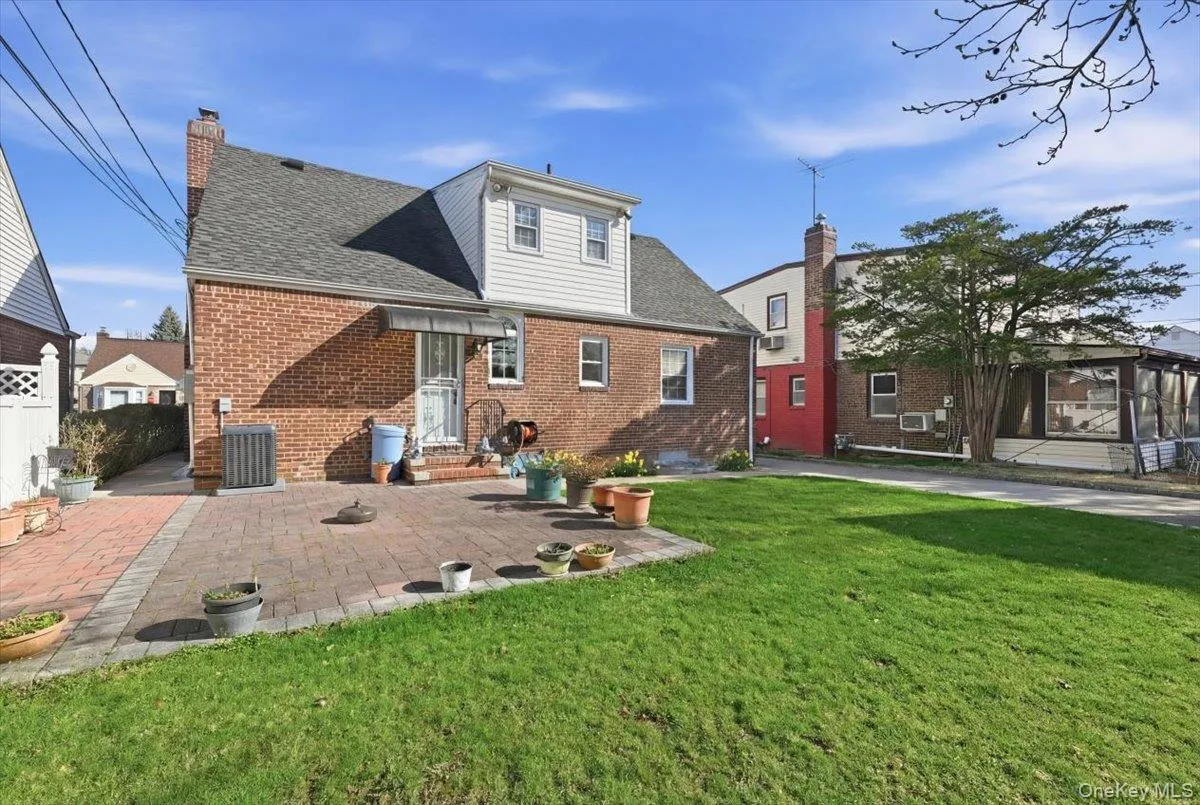 18 Durham Road, North Hempstead, NY, 4 Bedrooms Bedrooms, 8 Rooms Rooms,2 BathroomsBathrooms,Residential Lease,For Rent,Durham,0,982549 18 Durham Road, North Hempstead, NY, 4 Bedrooms Bedrooms, 8 Rooms Rooms,2 BathroomsBathrooms,Residential Lease,For Rent,Durham,0,982549