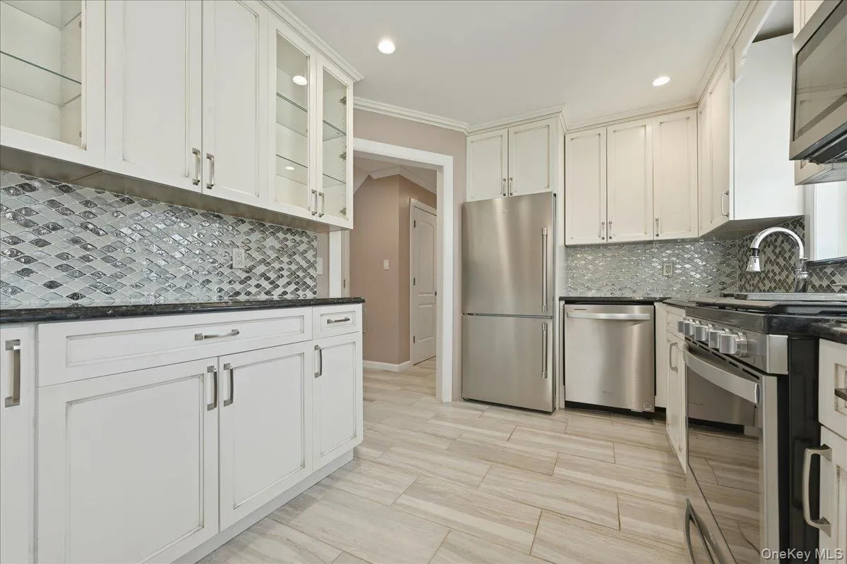 18 Durham Road, North Hempstead, NY, 4 Bedrooms Bedrooms, 8 Rooms Rooms,2 BathroomsBathrooms,Residential Lease,For Rent,Durham,0,982549 18 Durham Road, North Hempstead, NY, 4 Bedrooms Bedrooms, 8 Rooms Rooms,2 BathroomsBathrooms,Residential Lease,For Rent,Durham,0,982549