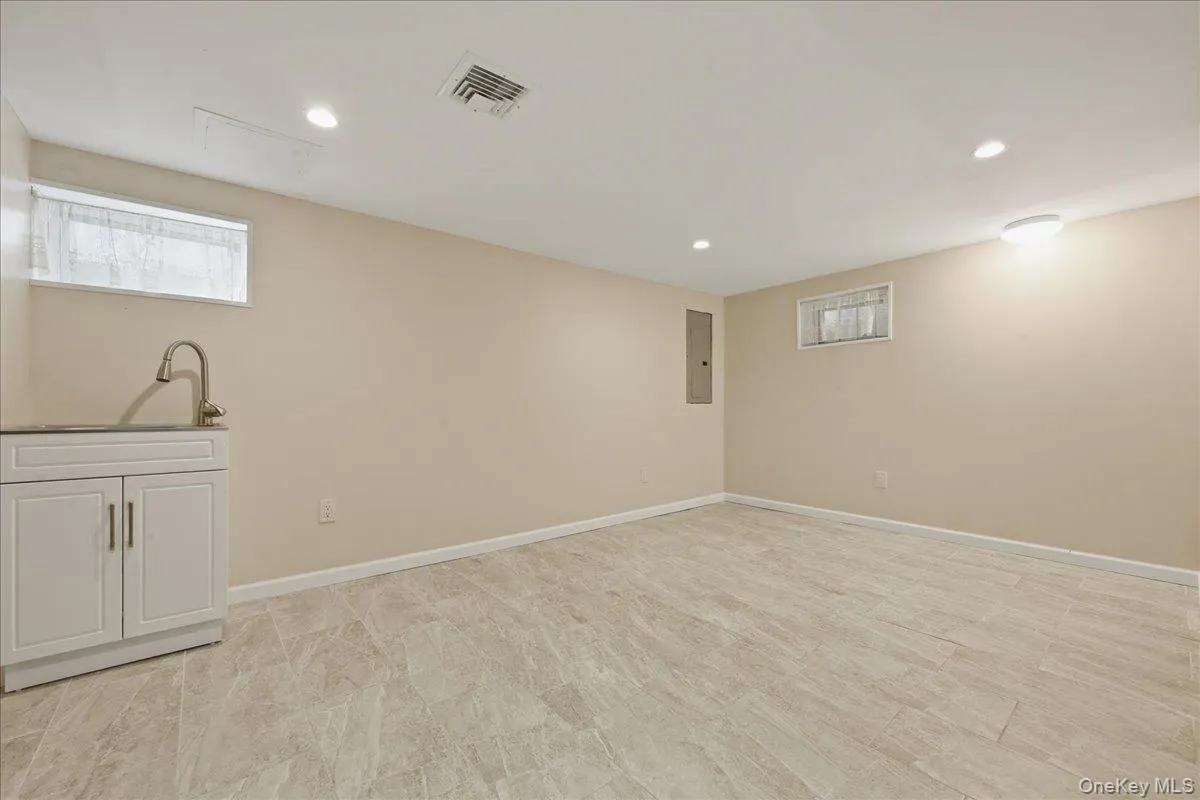 18 Durham Road, North Hempstead, NY, 4 Bedrooms Bedrooms, 8 Rooms Rooms,2 BathroomsBathrooms,Residential Lease,For Rent,Durham,0,982549 18 Durham Road, North Hempstead, NY, 4 Bedrooms Bedrooms, 8 Rooms Rooms,2 BathroomsBathrooms,Residential Lease,For Rent,Durham,0,982549