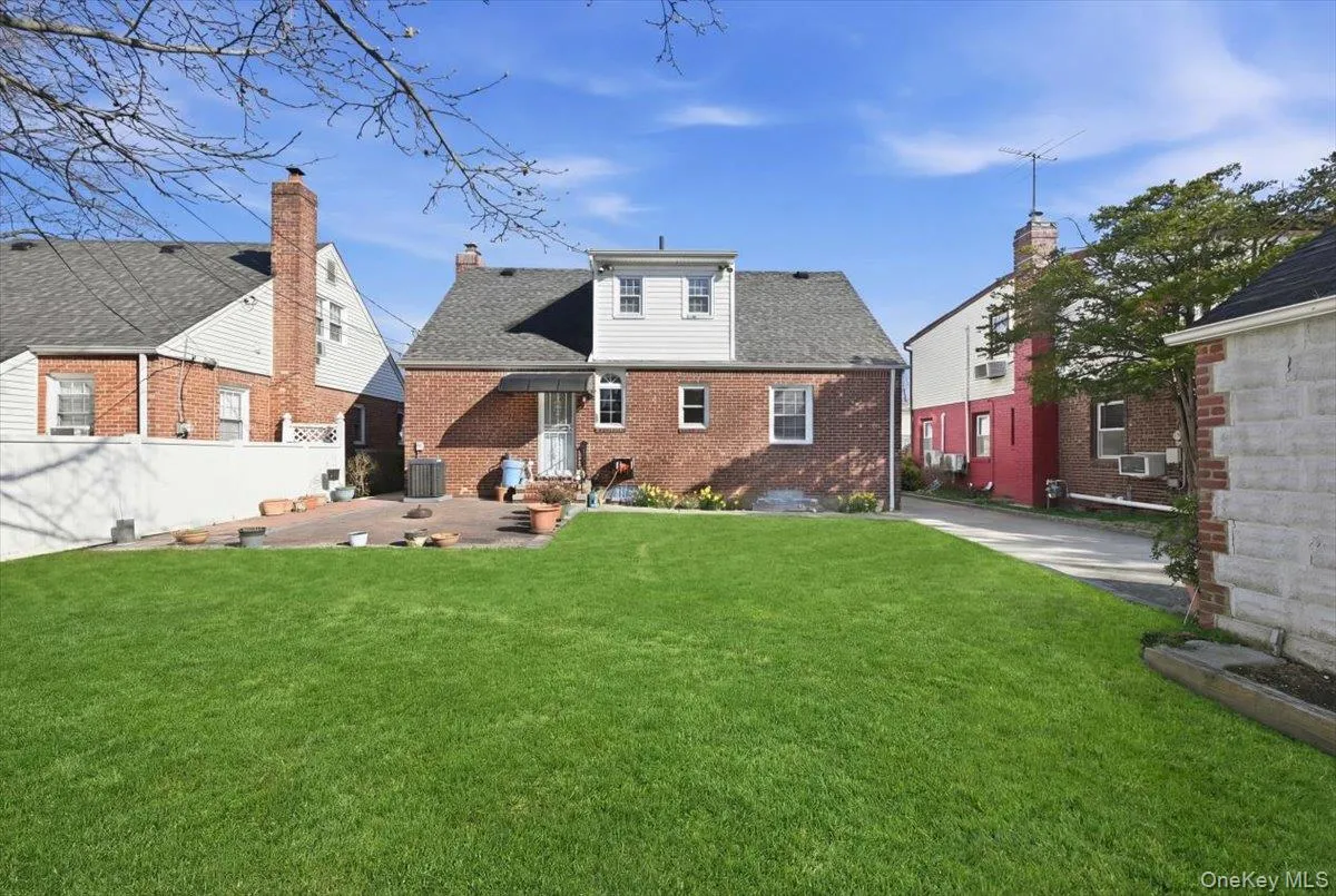 18 Durham Road, North Hempstead, NY, 4 Bedrooms Bedrooms, 8 Rooms Rooms,2 BathroomsBathrooms,Residential Lease,For Rent,Durham,0,982549 18 Durham Road, North Hempstead, NY, 4 Bedrooms Bedrooms, 8 Rooms Rooms,2 BathroomsBathrooms,Residential Lease,For Rent,Durham,0,982549