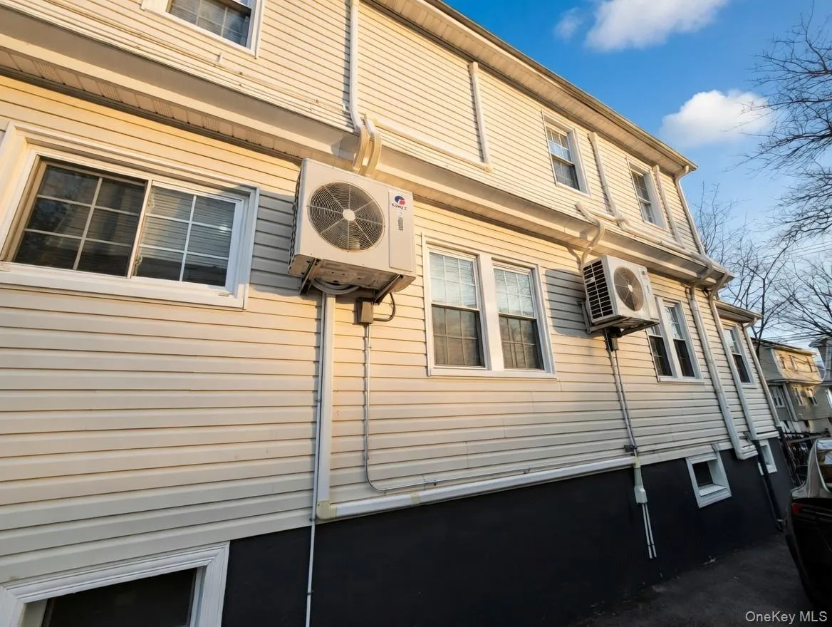 4223 Gunther Avenue, New York, NY, 3 Bedrooms Bedrooms, 13 Rooms Rooms,2 BathroomsBathrooms,Residential,For Rent,Gunther,0,982551 4223 Gunther Avenue, New York, NY, 3 Bedrooms Bedrooms, 13 Rooms Rooms,2 BathroomsBathrooms,Residential,For Rent,Gunther,0,982551