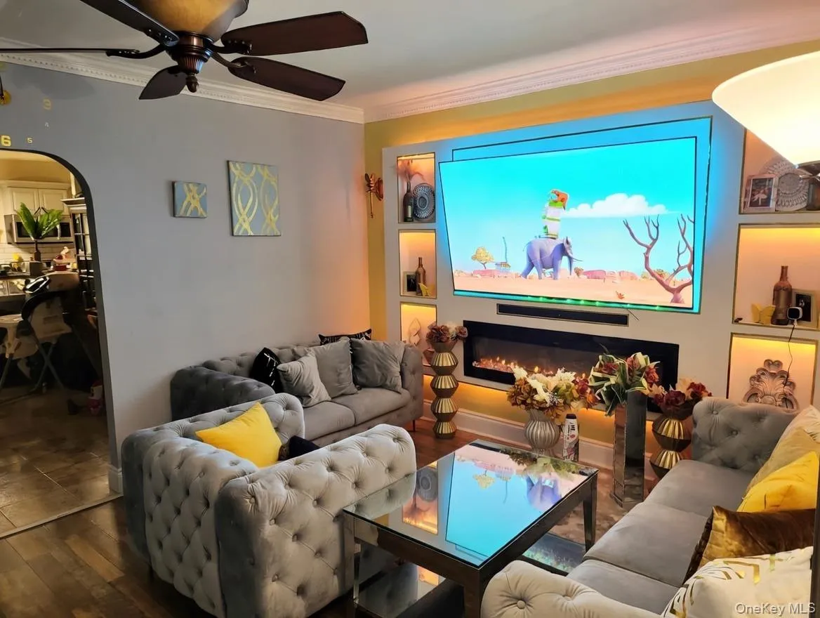 4223 Gunther Avenue, New York, NY, 3 Bedrooms Bedrooms, 13 Rooms Rooms,2 BathroomsBathrooms,Residential,For Rent,Gunther,0,982551 4223 Gunther Avenue, New York, NY, 3 Bedrooms Bedrooms, 13 Rooms Rooms,2 BathroomsBathrooms,Residential,For Rent,Gunther,0,982551