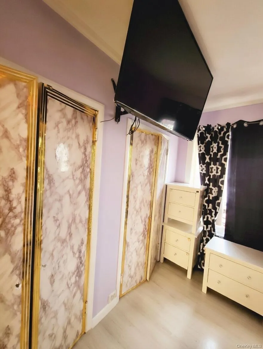 4223 Gunther Avenue, New York, NY, 3 Bedrooms Bedrooms, 13 Rooms Rooms,2 BathroomsBathrooms,Residential,For Rent,Gunther,0,982551 4223 Gunther Avenue, New York, NY, 3 Bedrooms Bedrooms, 13 Rooms Rooms,2 BathroomsBathrooms,Residential,For Rent,Gunther,0,982551